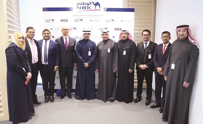 لقطة جماعية لفريق عمل الوطني والكويتية وVisa