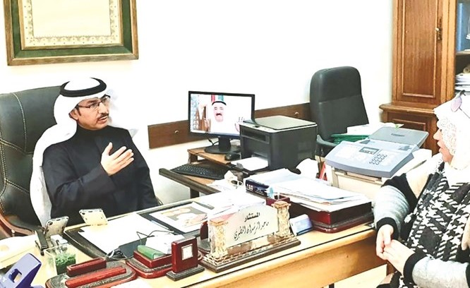 ماجد المطيري متحدثا إلى الزميلة هناء السيد