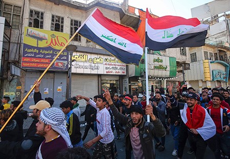 محتجون عراقيون يطالبون بتشكيل حكومة بعيدة عن المحاصصة الحزبية (أرشيفية)