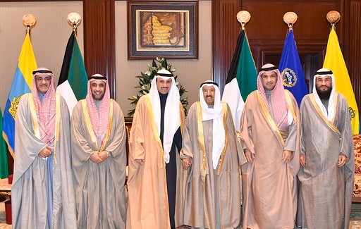 صاحب السمو الأمير الشيخ صباح الأحمد متوسطا الرئيس الغانم وأعضاء الوفد المشاركين بمؤتمر الاتحاد البرلماني العربي  