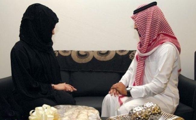 بالفيديو.. وسيط زواج يروي موقفين طريفين خلال إتمام زيجات.. ويوضح ما يحصلون عليه من مبالغ
