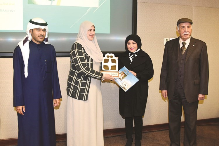 تكريم تطبيق معين الفائز بفئة التطبيقات