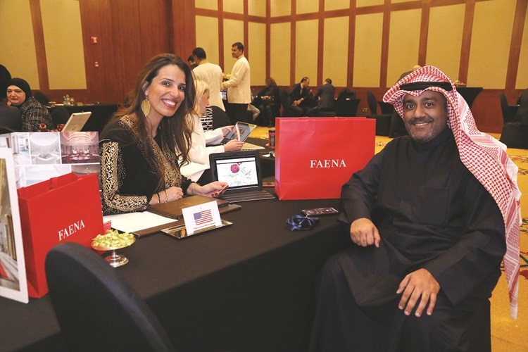 عبدالله المنصوري ولاريسا بينتو ممثلة فندق ڤيينا في ميامي