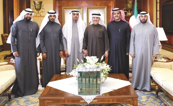 الشيخ د.أحمد الناصر والرئيس الفخري لجمعية المكفوفين وأعضاء مجلس الإدارة