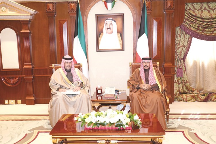 سمو ولي العهد الشيخ نواف الأحمد مستقبلا أنس الصالح