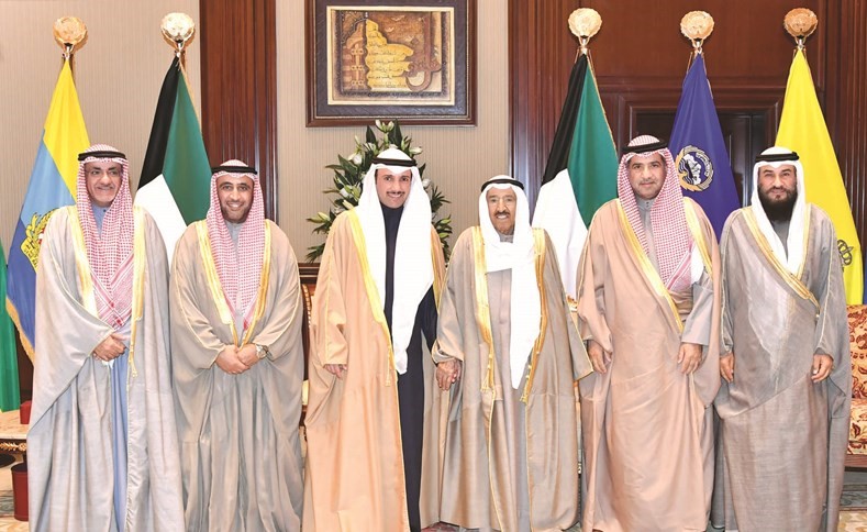 صاحب السمو الأمير الشيخ صباح الأحمد مستقبلا رئيس مجلس الأمة مرزوق الغانم وأعضاء الوفد البرلماني