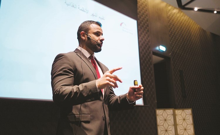 د.عبدالله المطوع أثناء الندوة