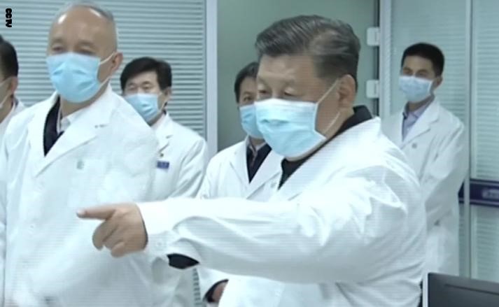 بالفيديو.. رئيس الصين يظهر بقناع الوجه أثناء تفقد جهود مكافحة كورونا