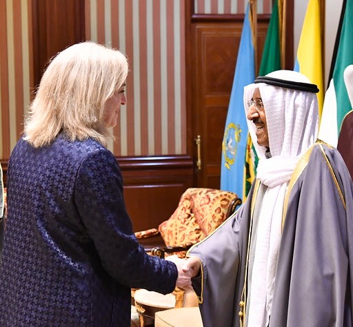 صاحب السمو الأمير الشيخ صباح الأحمد يتسلم أوراق اعتماد سفيرة الولايات المتحدة 