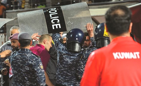 جملة من العقوبات بسبب احداث مباراة الكويت والقادسية