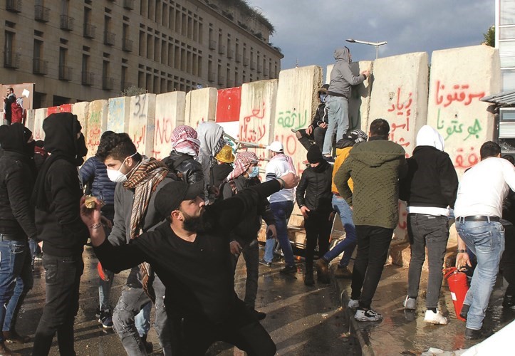 حكومة دياب.. ثقة نيابية بـ 63 صوتاً.. و«لا ثقة» في الشارع