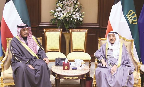 صاحب السمو الأمير الشيخ صباح الأحمد يستقبل سمو رئيس مجلس الوزراء الشيخ صباح الخالد