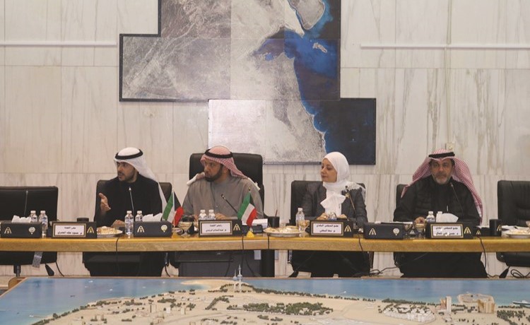م.عبدالسلام الرندي خلال ترؤسه ورشة العمل