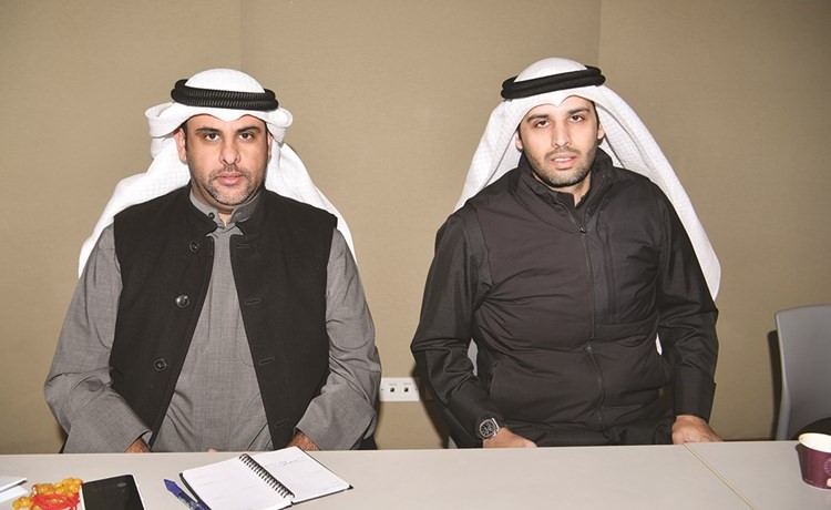 يوسف الفضالة وعبدالوهاب العيسى خلال الندوة(قاسم باشا)