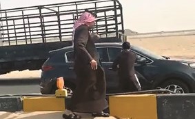 مواطنون يتدخلون لمنع كارثة على طريق