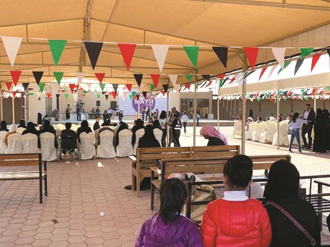 عروض متعددة في القرية التراثية