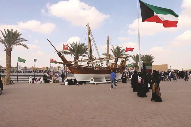 قرية صباح الأحمد التراثية تعلن فتح باب التسجيل في «مسابقة الهجن»