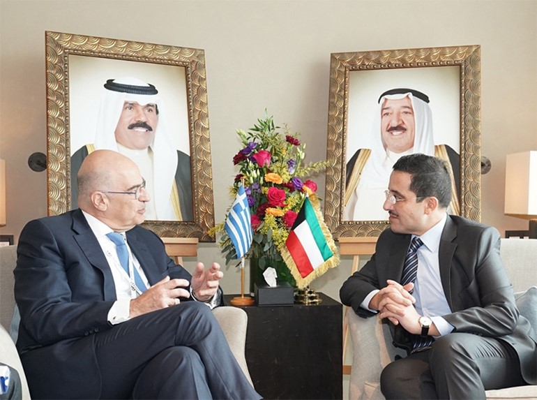 الشيخ د.أحمد ناصر المحمد خلال لقائه نظيره اليوناني