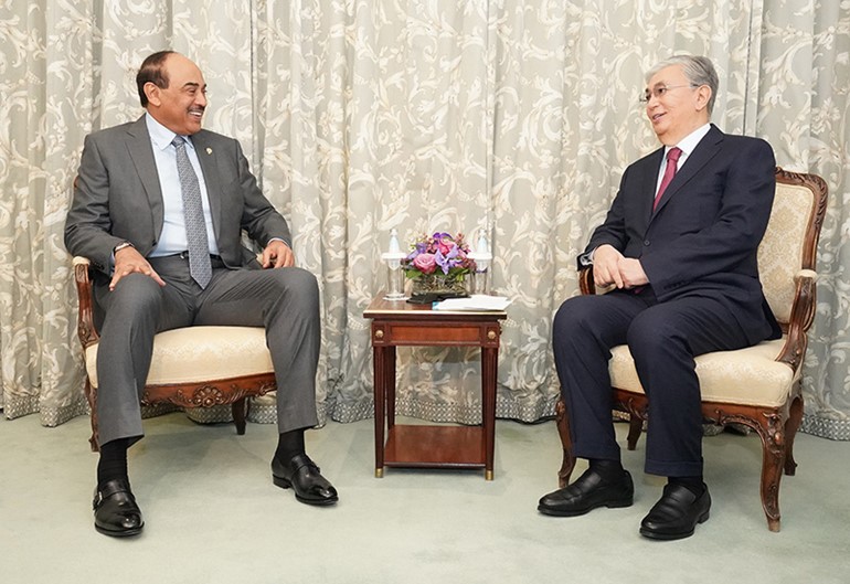 سمو رئيس مجلس الوزراء يجتمع مع رئيس جمهورية كازاخستان