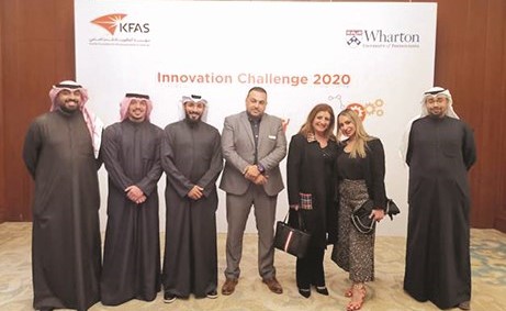فريق برنامج تحدي الابتكار لعام 2020 لمؤسسة الكويت للتقدم العلمي مع كبار مديري الموارد البشرية والتطوير