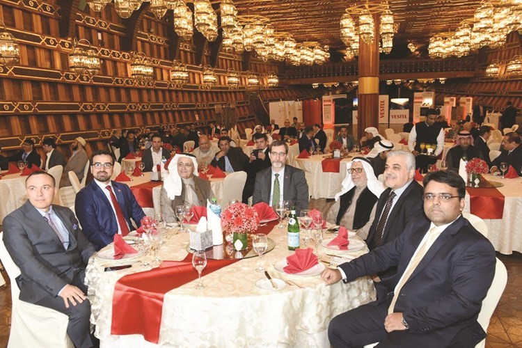 صورة جماعية للحضور