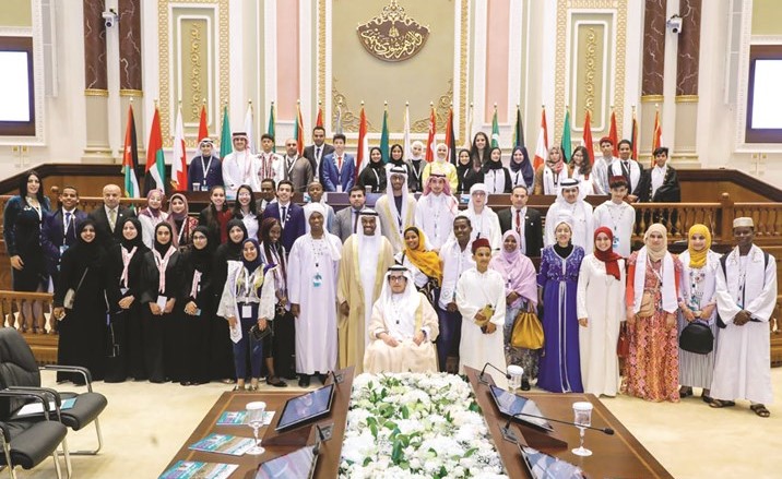 المشاركون في فعاليات الجلسة الثالثة للبرلمان العربي للطفل في الشارقة