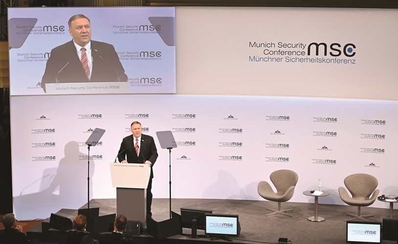 وزير الخارجية الأميركي مايك بومبيو ملقيا كلمته أمام مؤتمر ميونيخ أمس	(رويترز)