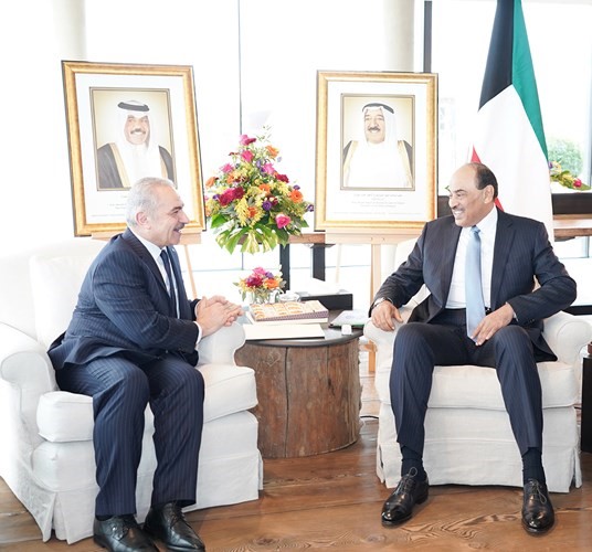 سمو الشيخ صباح الخالد مستقبلا نظيره الفلسطيني