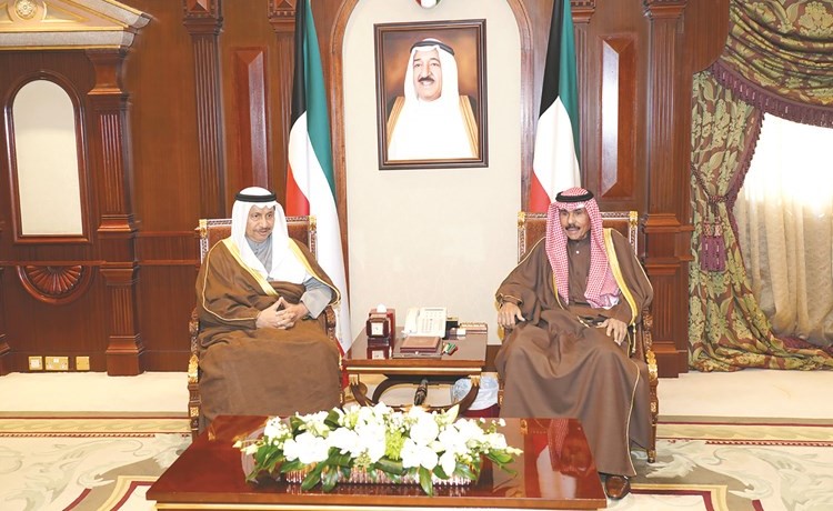 سمو ولي العهد الشيخ نواف الأحمد مستقبلا سمو الشيخ جابر المبارك