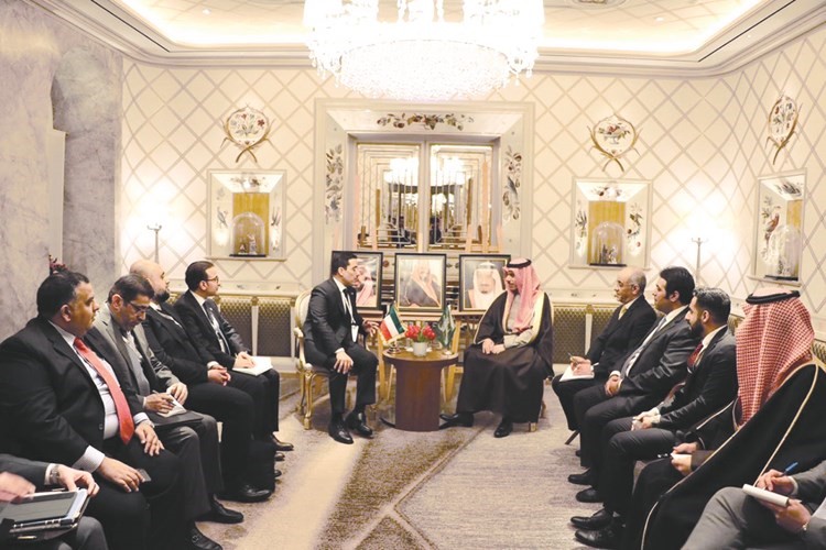 الشيخ د.أحمد ناصر المحمد خلال اللقاء مع وزير خارجية السعودية الأمير فيصل بن فرحان