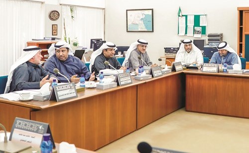 فيصل الكندري وعمر الطبطبائي ود.خليل عبدالله ود. بدر الملا والحميدي السبيعي وصالح عاشور