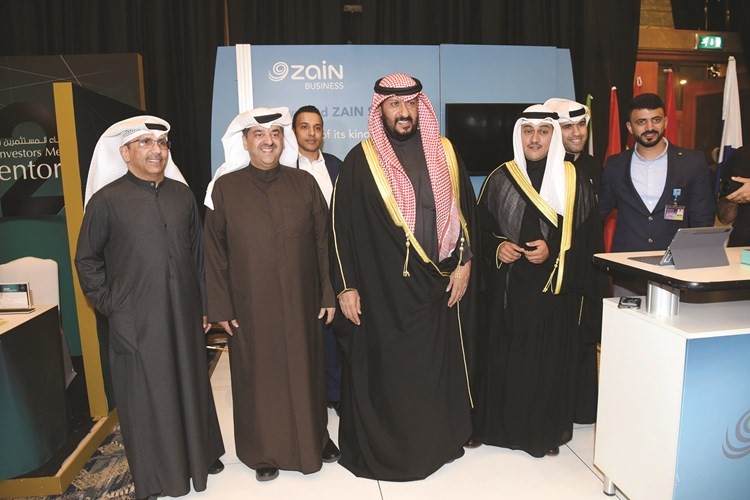 الخالد والخرافي مع وليد الخشتي في جناح زين