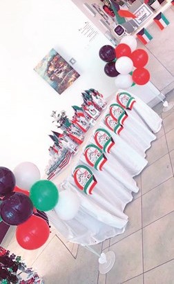 تزيين المكاتب بأعلام الكويت