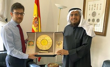 نائب رئيس البعثة وطارق العيسى