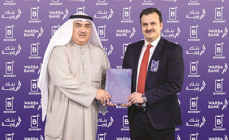 محمد الشريف ومحمد الفيصلي بعد توقيع الاتفاقية