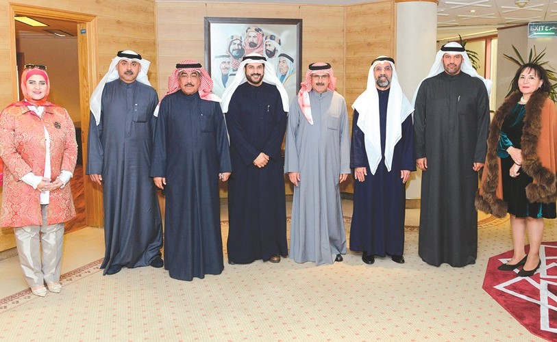 الشيخ مبارك الدعيج خلال استقباله رابطة أعضاء هيئة التدريس بالكليات التطبيقية بحضور نائب رئيس مجلس إدارة كونا الزميل عدنان الراشد