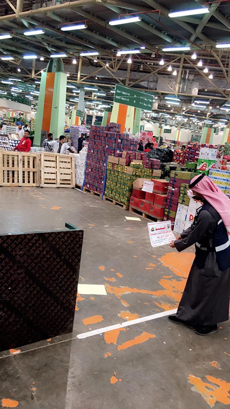 إغلاق 7 محال تجارية مختصة في بيع الخضار بسوق الفرضة