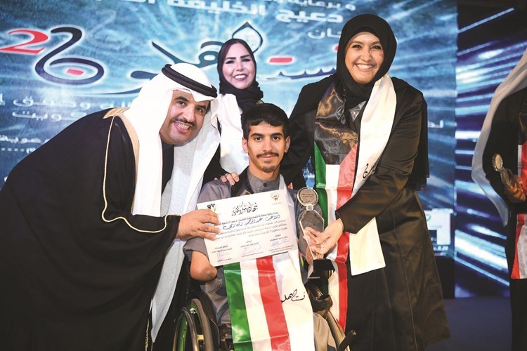 تكريم اللاعب عبدالرحمن العازمي