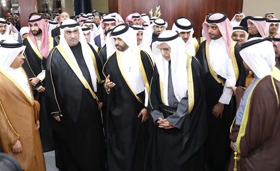  وزير التجارة والصناعة خالد الروضان ووزير التجارة والصناعة القطري علي الكواري خلال افتتاح المعرض القطري		(زين علام)