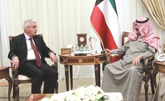 خالد الجارالله خلال استقباله السفير رامي طهبوب