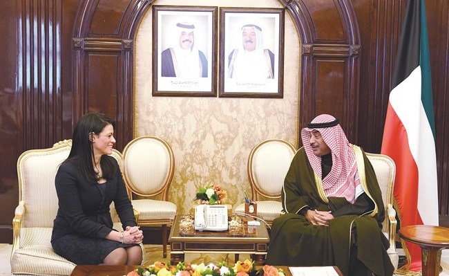 سمو الشيخ صباح الخالد خلال استقباله وزيرة التعاون الدولي في مصر