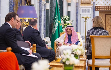الملك سلمان بحث مع بومبيو العلاقات الثنائية وآخر تطورات المنطقة