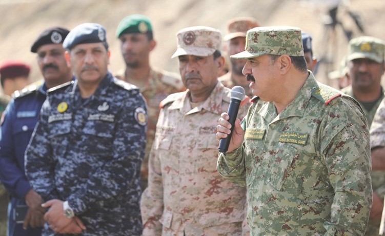 الفريق الركن م.هاشم الرفاعي متحدثا إلى المشاركين في التمرين