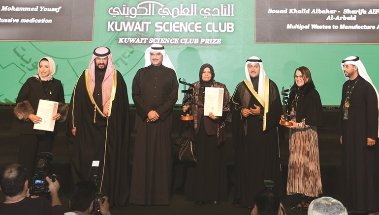 تكريم المخترعات الكويتيات شريفة الفضالة وسعاد البحر ود.مريم يوسف لفوزهن بجائزة النادي العلمي