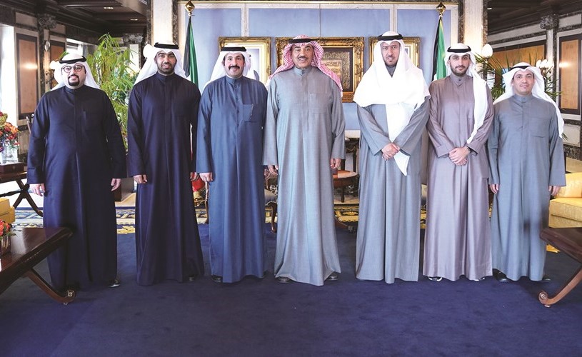 سمو الشيخ صباح الخالد خلال استقباله رئيس وأعضاء نقابة الخبراء في وزارة العدل