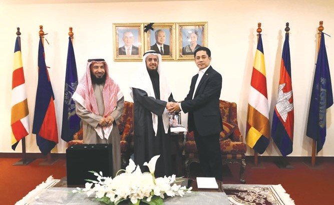 السفير الكمبودي يثني على ما تقدمه الكويت من أعمال إنسانية