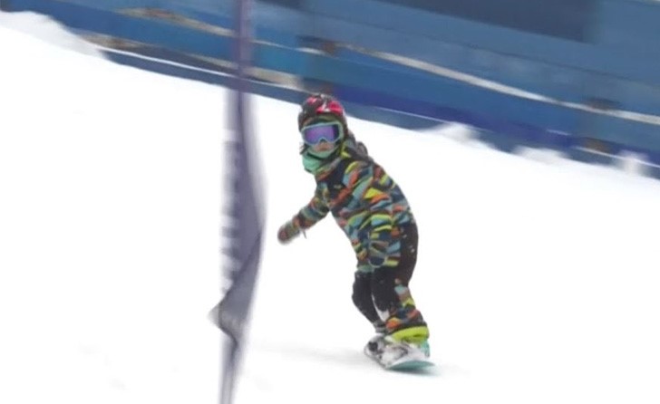 بالفيديو.. بطلة تزلج على الثلج عمرها 6 سنوات تحطم أرقاما قياسية