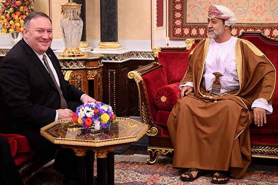 سلطان عمان هيثم بن طارق خلال اجتماعه مع وزير الخارجية الأميركي مايك بومبيو 