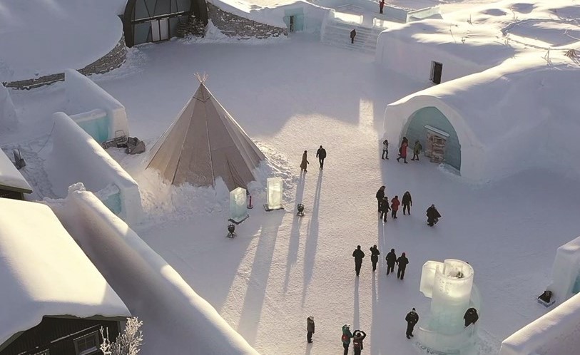 السياح يتهافتون على الإقامة بفندق جليدي في السويد