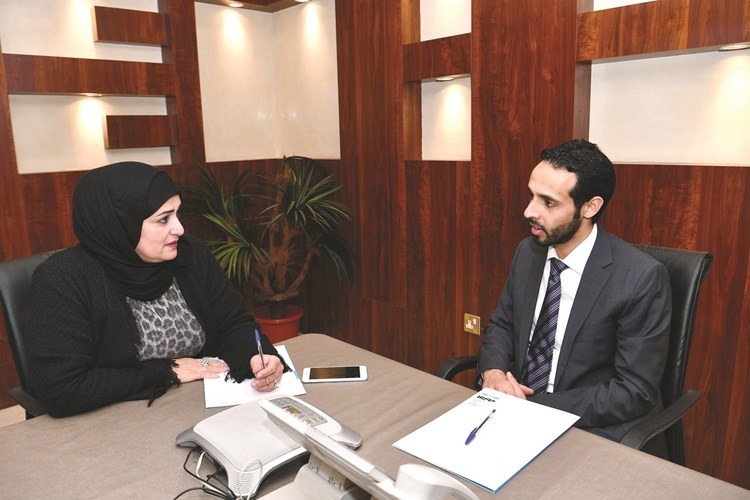 د.سعد العدواني متحدثا إلى الزميلة حنان عبدالمعبود	(قاسم باشا)